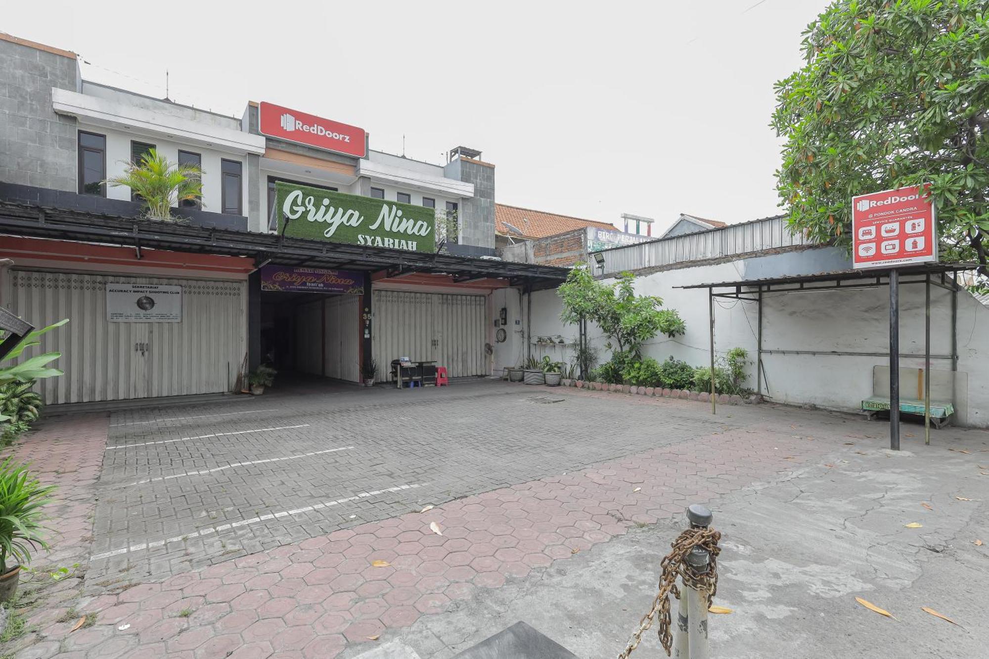 Reddoorz At Pondok Candra Surabaya Buitenkant foto
