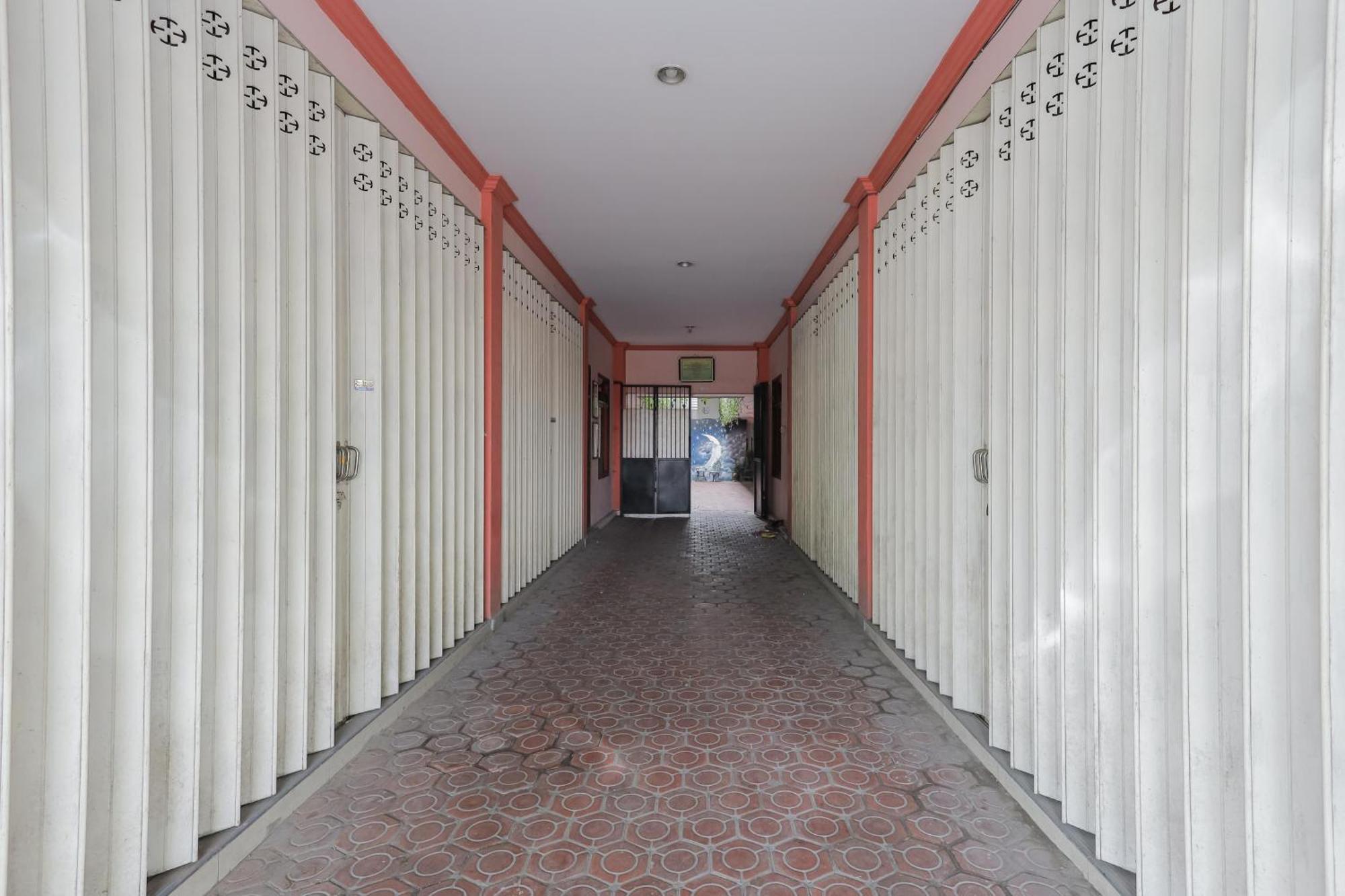 Reddoorz At Pondok Candra Surabaya Buitenkant foto
