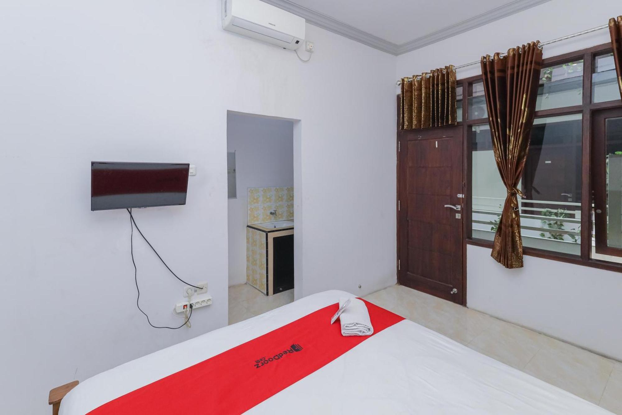 Reddoorz At Pondok Candra Surabaya Buitenkant foto